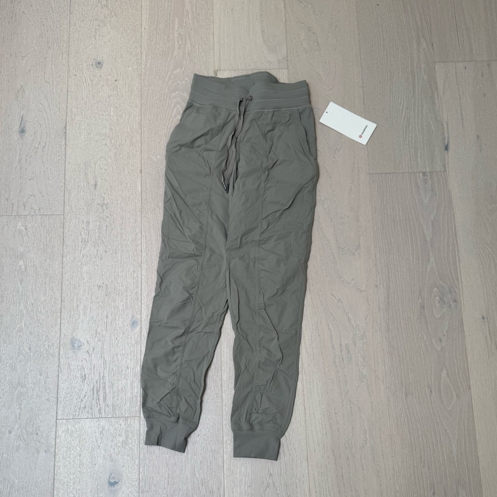 NWT Lululemon Athletica Dance Studio Mid-Rise Jogger Size 2 - Picture 2 of 6
